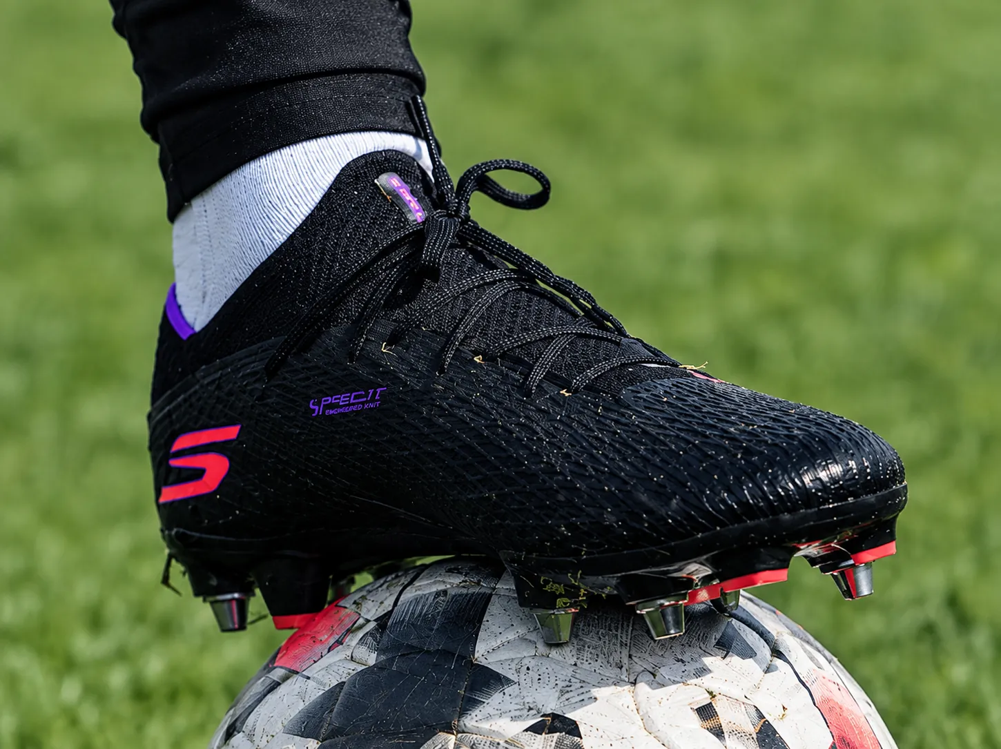 Crampons Skechers, shooting Zaki Noubir